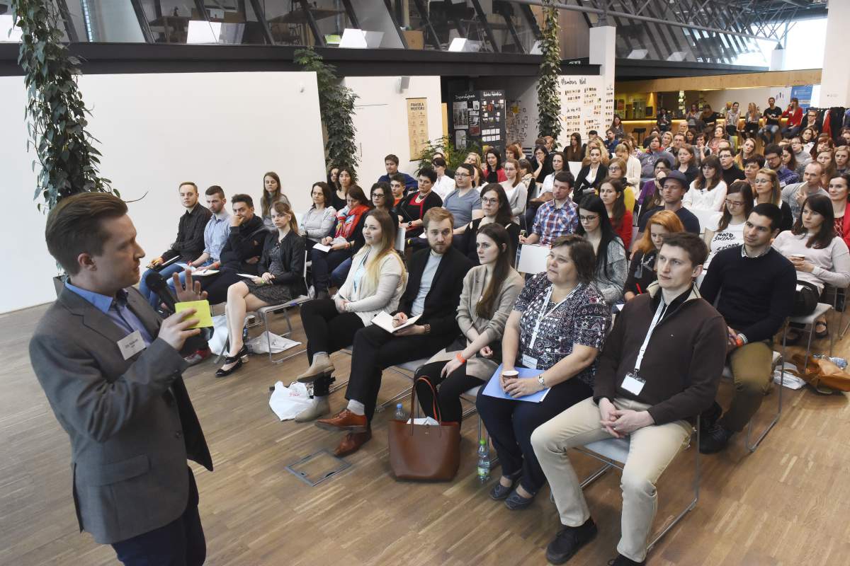 Olly Richards teaching a language workshop