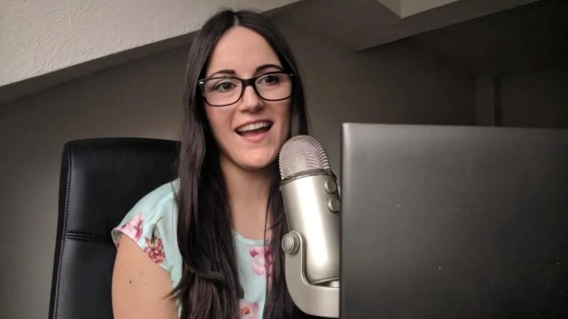 Pronunciation lesson with Angela demonstrating Spanish sounds