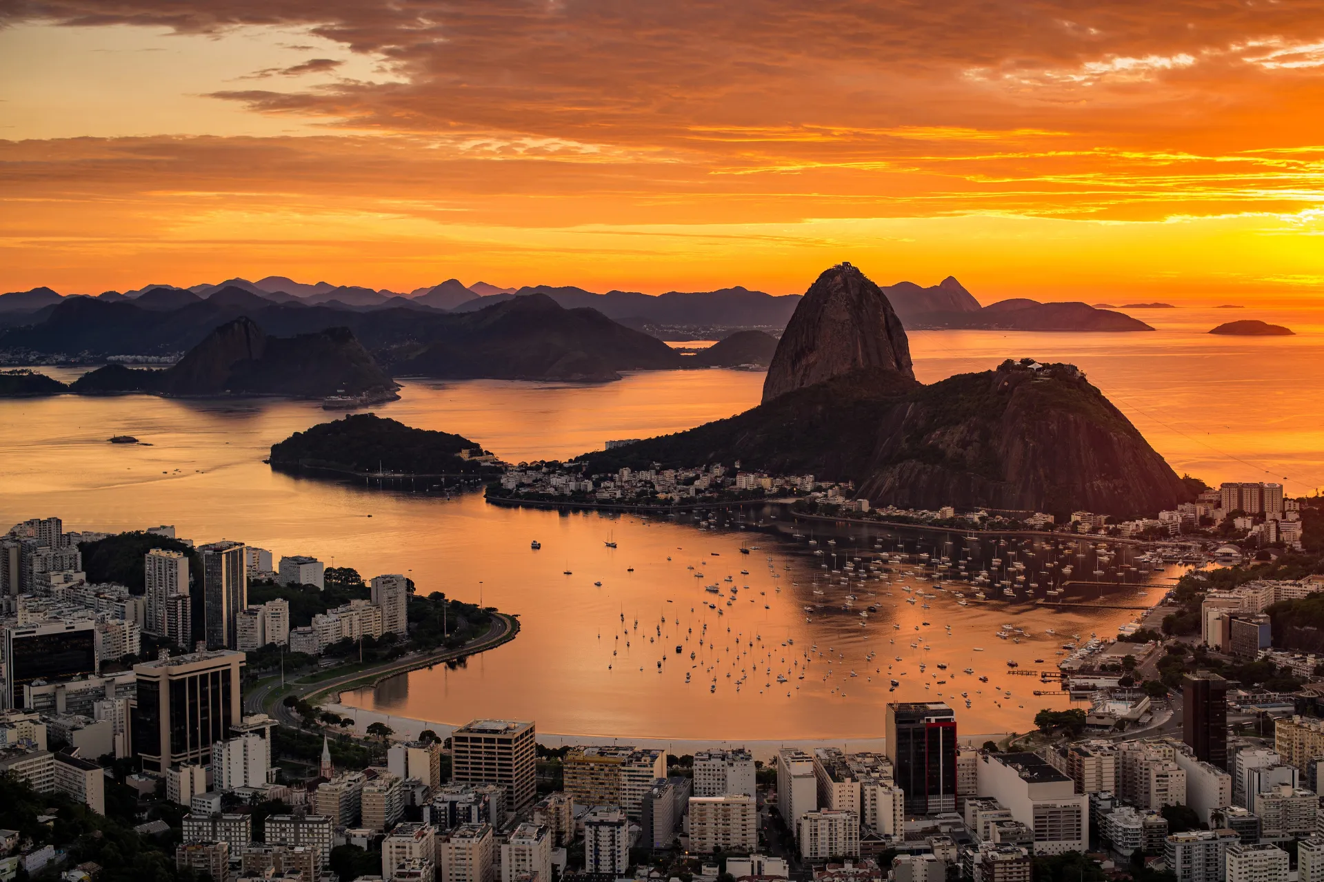 A sunlit Brazilian street scene, the world Portuguese Uncovered opens up for you
